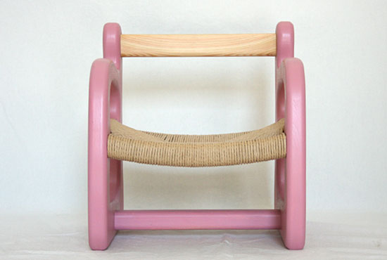 Child chair ami-ローズピンク｜木のオリジナル家具/子供椅子のfunny furni(ファニファニ)